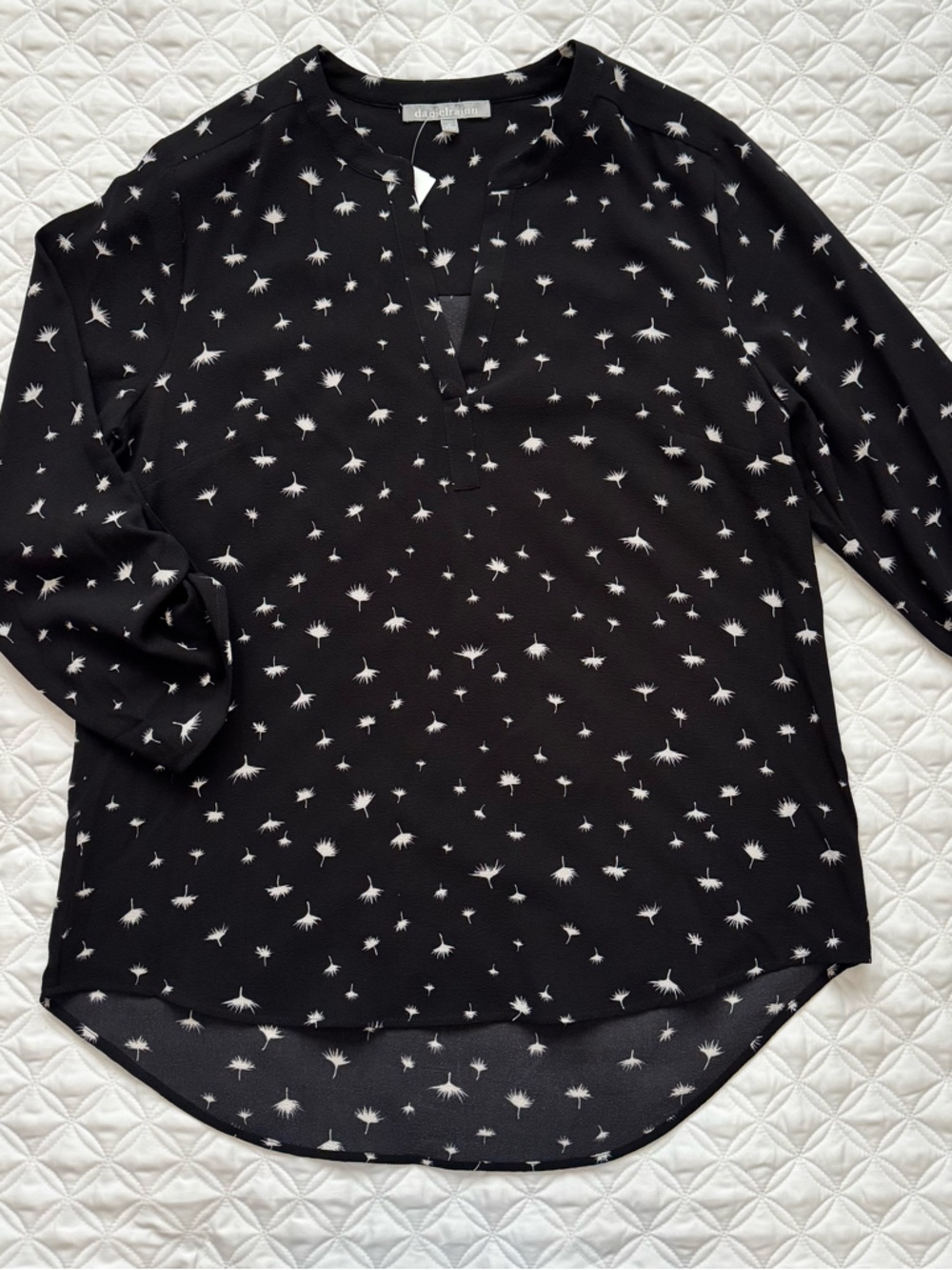 NWT Daniel Rainn Waterman Split Neck Blouse Black White Dandelion Size M